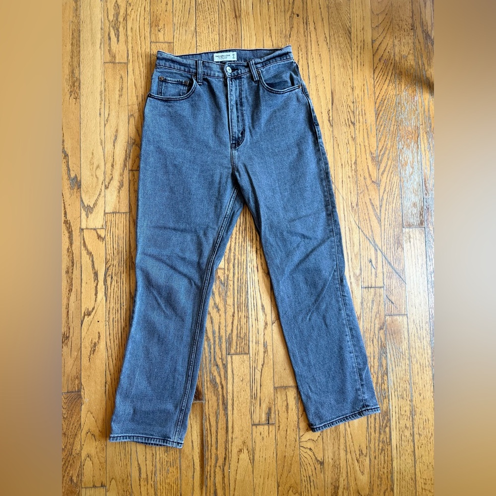 Abercrombie Curve Love Ultra High Rise Ankle Straight Jean, grey, size 26